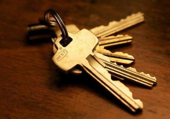 Mengapa mengeluarkan kunci rumah, apartmen atau kereta?