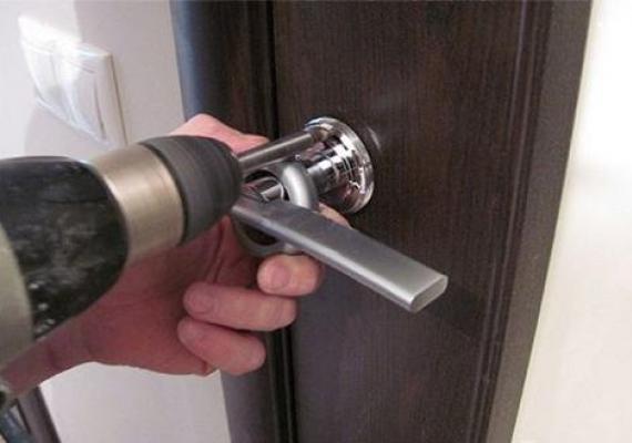من أجل حياة النجار: كيفية إصلاح مقبض الباب بقفل أو بدونه إصلاح مقبض باب أبواب المدخل